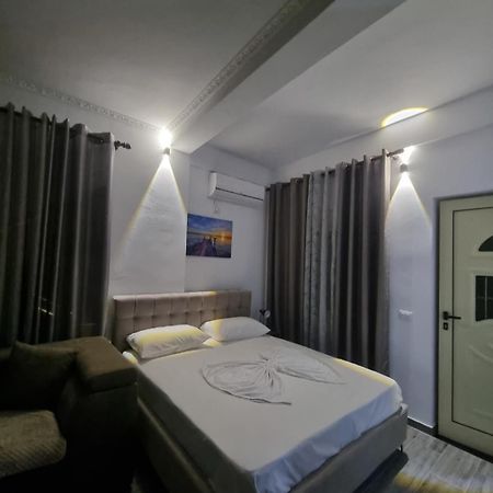 Vila Megi-Rent Room Vlorë Exterior foto