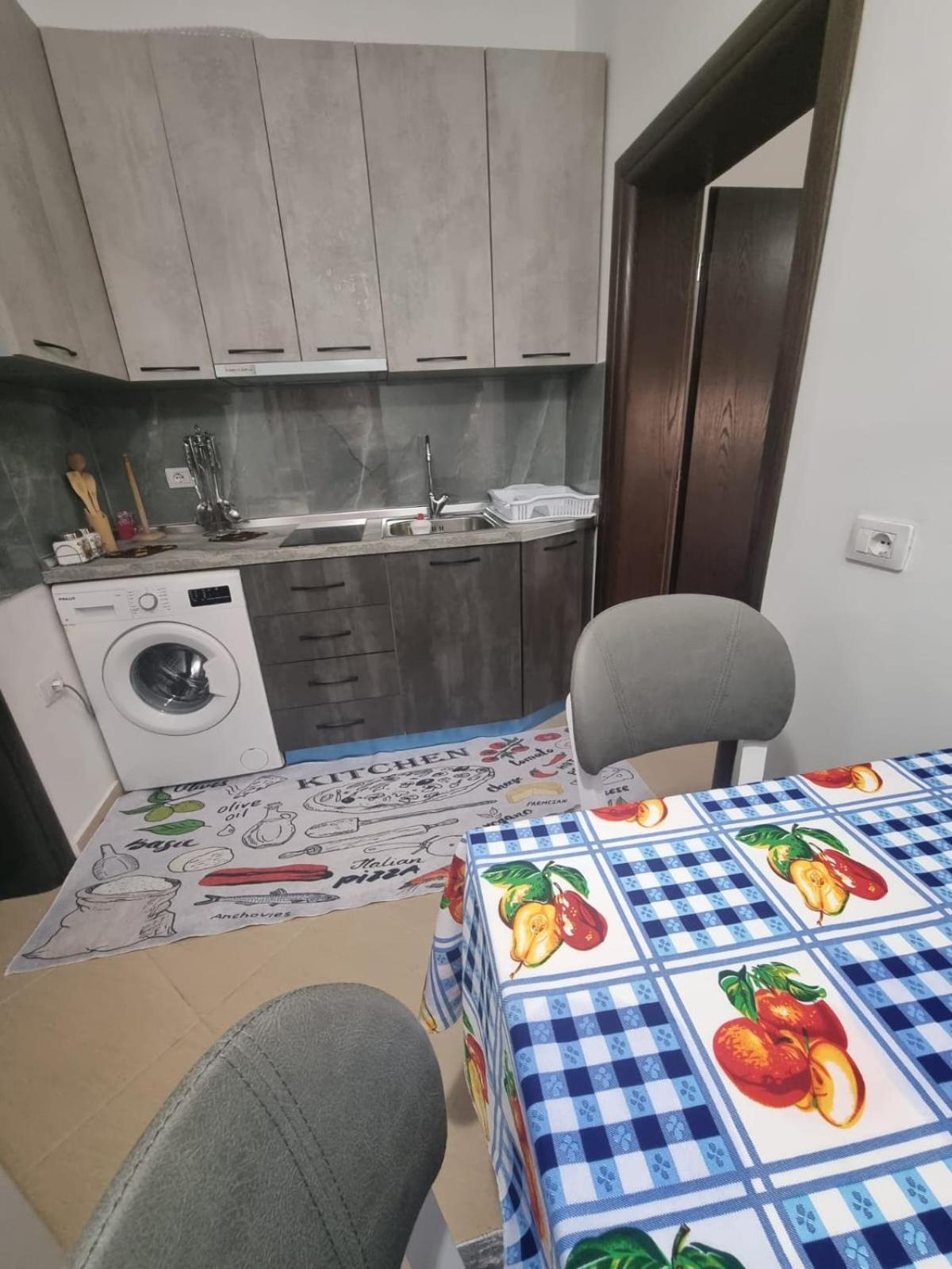 Vila Megi-Rent Room Vlorë Exterior foto