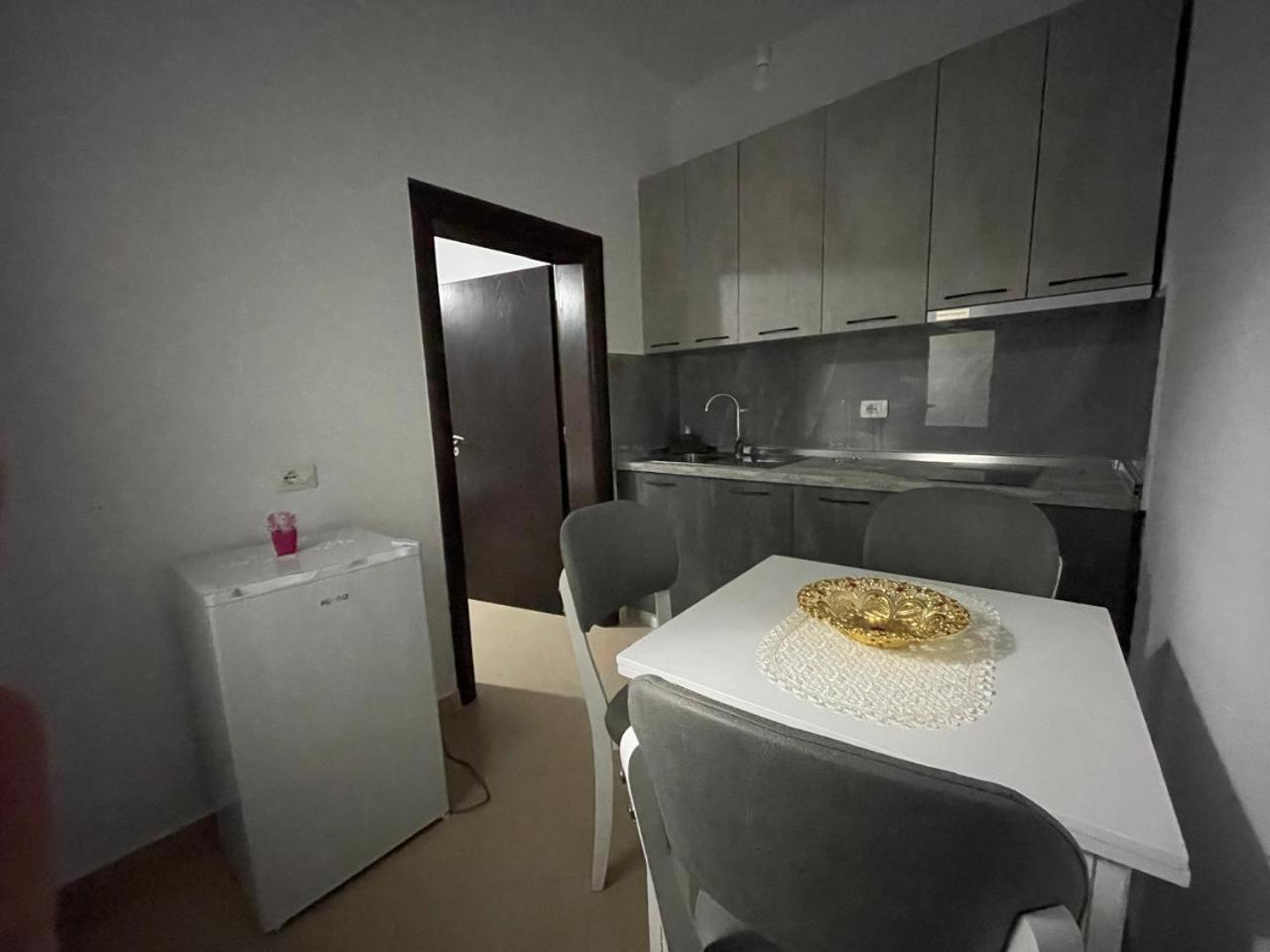 Vila Megi-Rent Room Vlorë Exterior foto